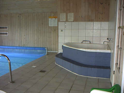 Neuen groen Whirlpool, in der Whirlpool ist da auch absphl (Kalt und Warm) Mglichkeiten vor und nach der Sauna.